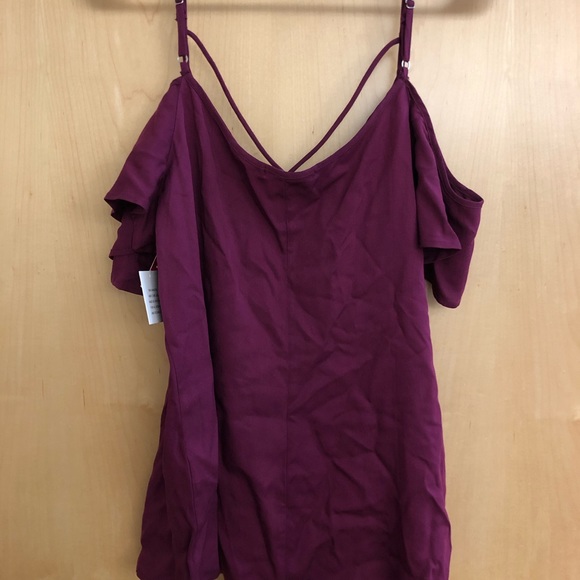 Flouncy cold shoulder top - Picture 5 of 6